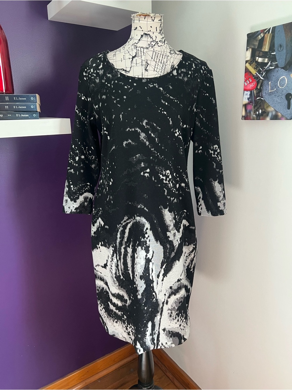 Frank Lyman Design Black and White Marble-Print Knit Midi Dress